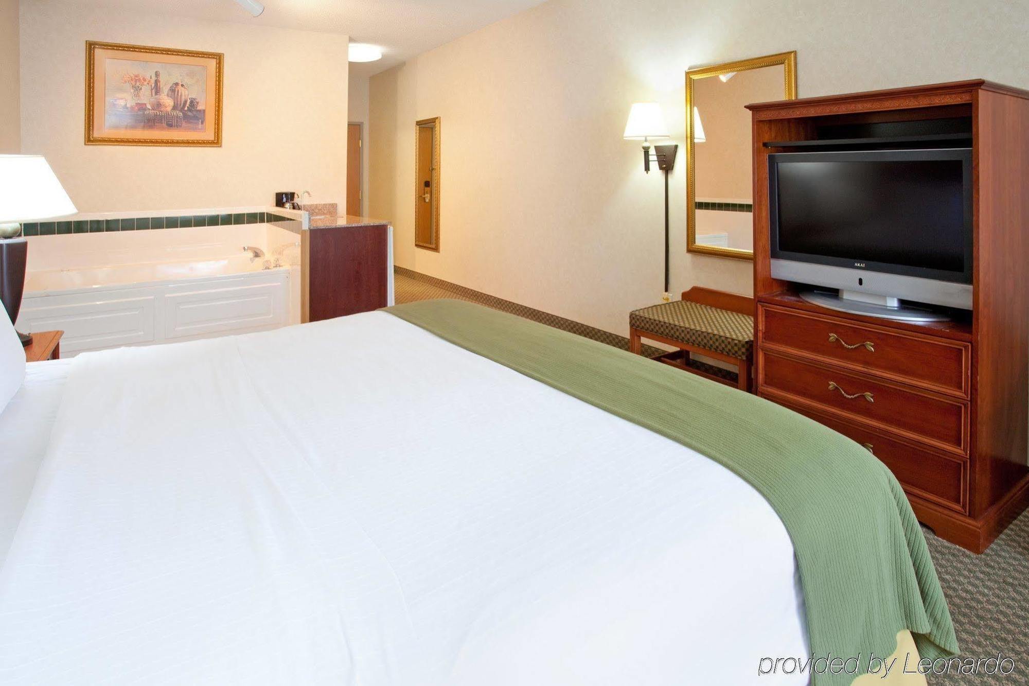 Holiday Inn Express Hotel & Suites Elkhart-South, An Ihg Hotel Rum bild
